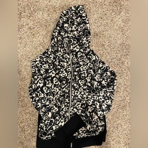 Lululemon full zip size 6